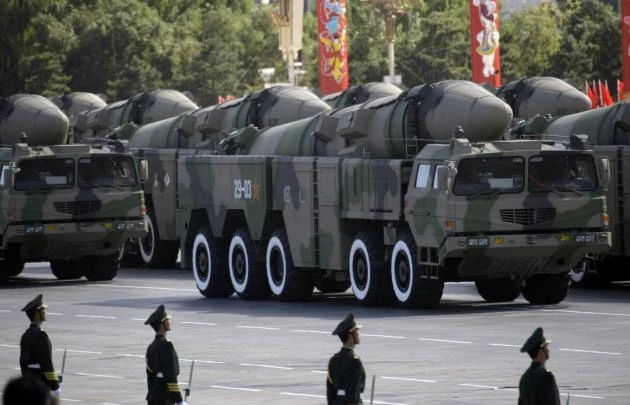 Γιατί ο Τραμπ στοχεύει την Κίνα με την αποχώρηση από την συνθήκη για τα πυρηνικά